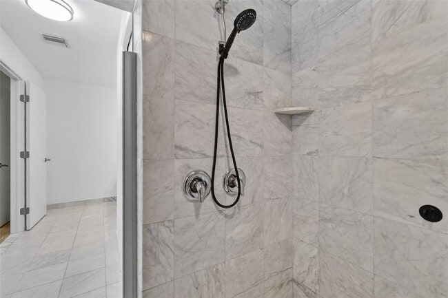 Building Photo - 423 E 10th Ave