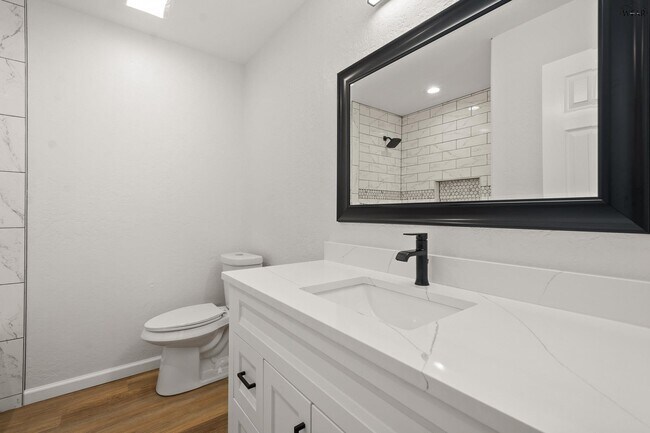 Building Photo - 5 Chanute Cir