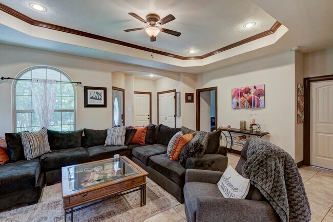 Building Photo - 901 Franconia Dr