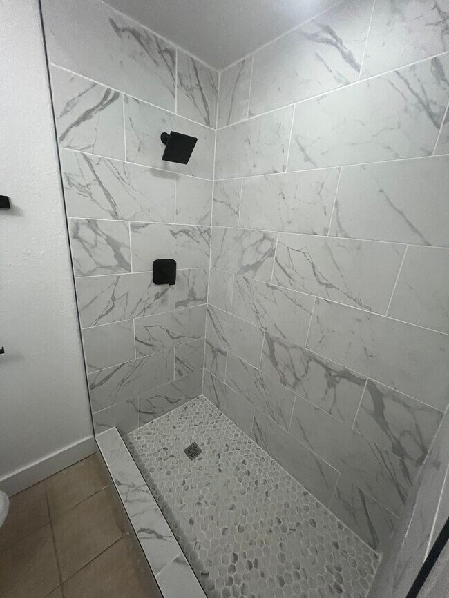 Building Photo - 4 Bed 3 bath remodeled home