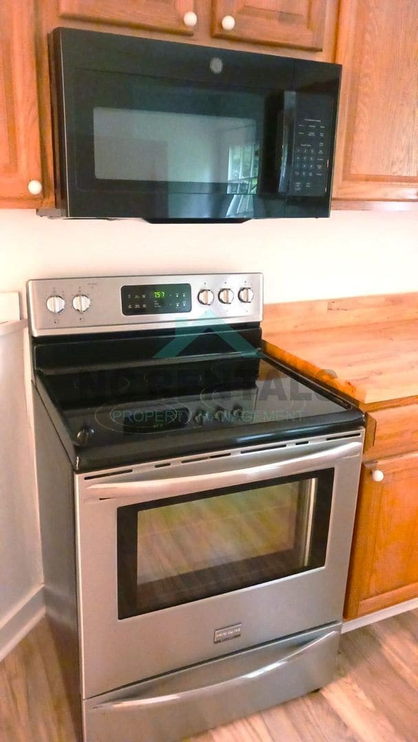 Building Photo - 427 Matthews St