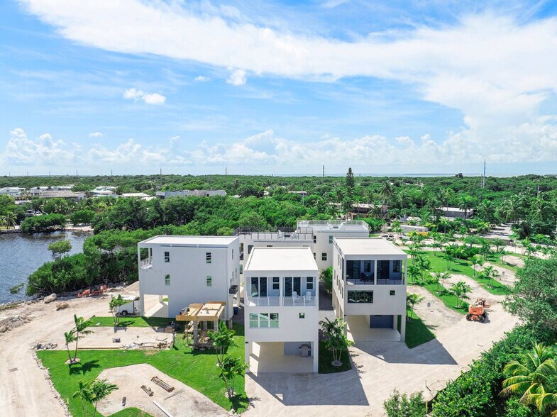 Building Photo - 99 Seaside Ave