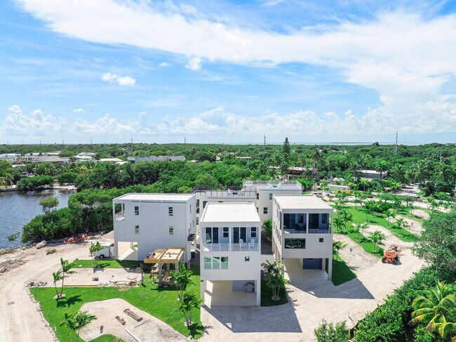 Building Photo - 99 Seaside Ave