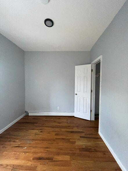 Building Photo - 12 Meadow St