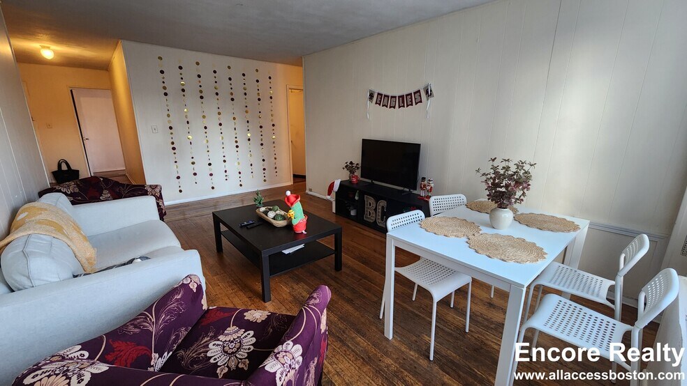 Primary Photo - 1999 Commonwealth Ave