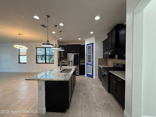 Building Photo - 7782 Paragrass Ave