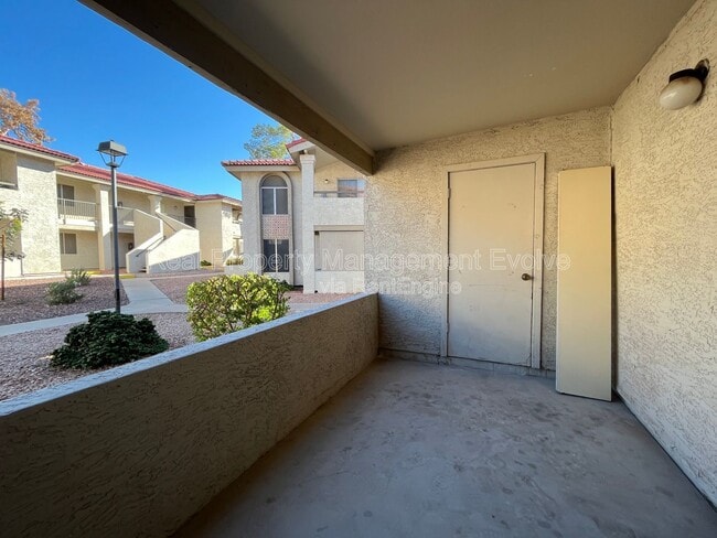 Building Photo - 10610 S 48th St