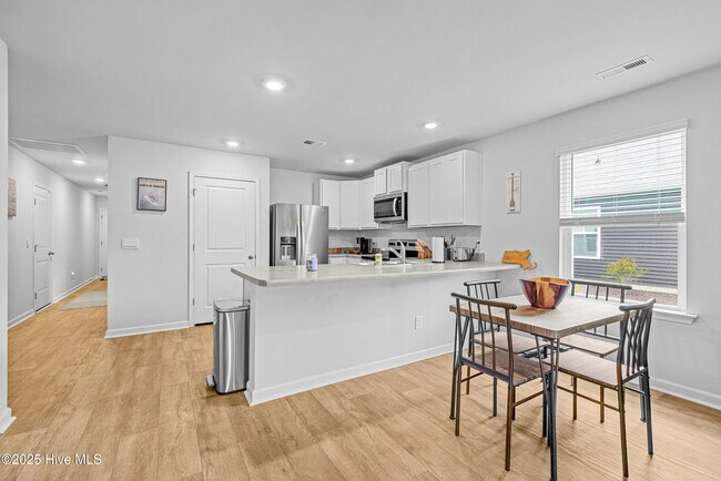 Building Photo - 214 Cleat Dr