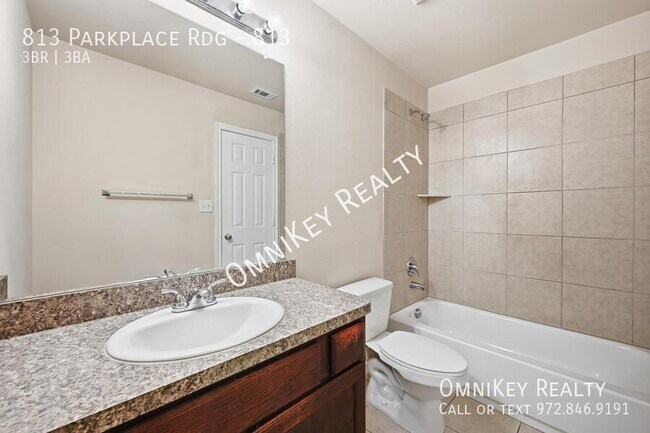 Building Photo - 813 Parkplace Ridge