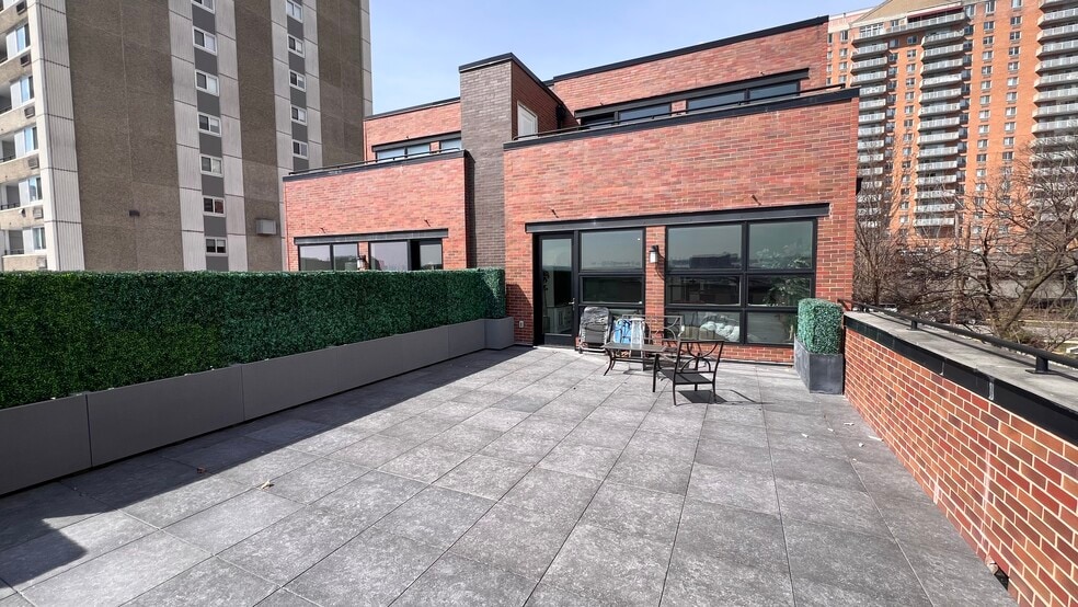 Building Photo - 140 Comet Way