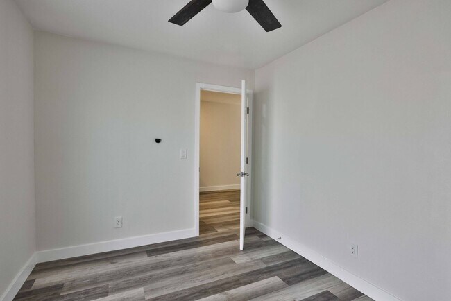 Building Photo - Modern 2 Bedroom 1 Bathroom in North Park!