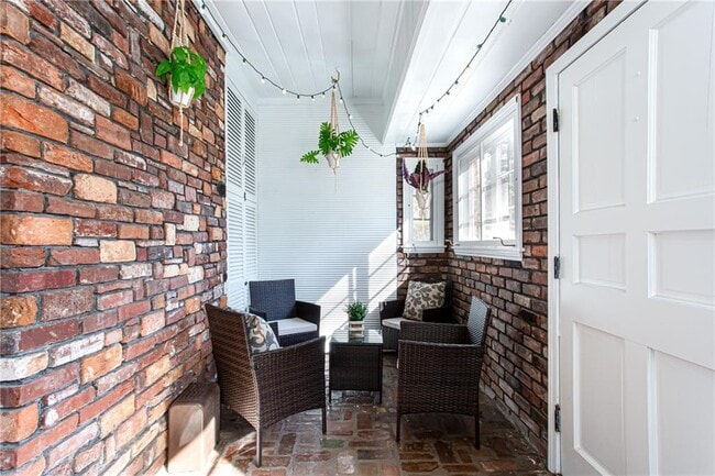 Building Photo - 4061 Lower Roswell Rd