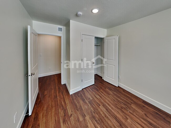 Building Photo - 6082 S Jordan Pkwy W