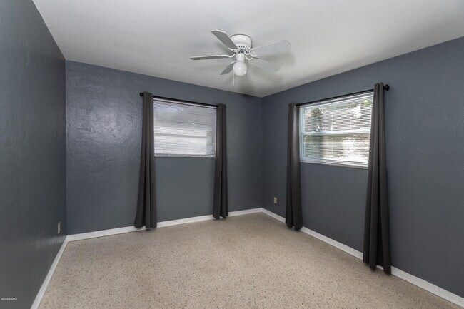 Building Photo - 136 Valencia Dr