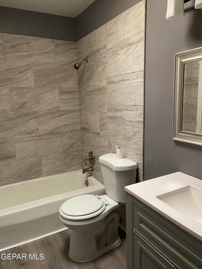 Building Photo - 10523 Gran Cima Ln