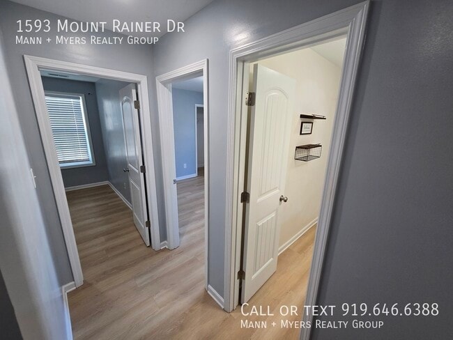 Building Photo - 1593 Mount Rainer Dr