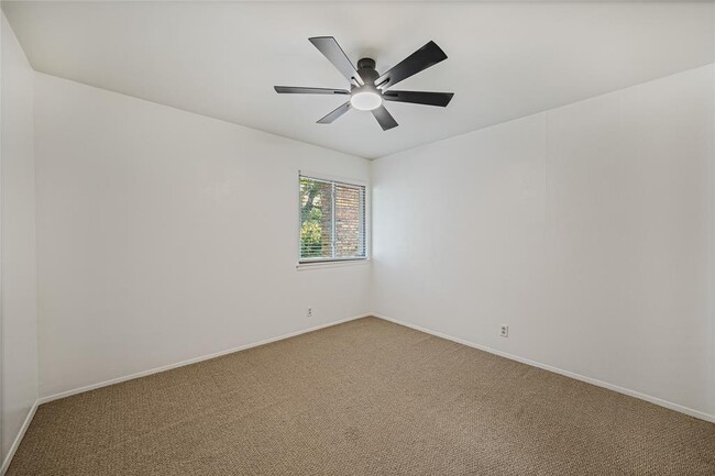 Building Photo - 8903 Trone Cir