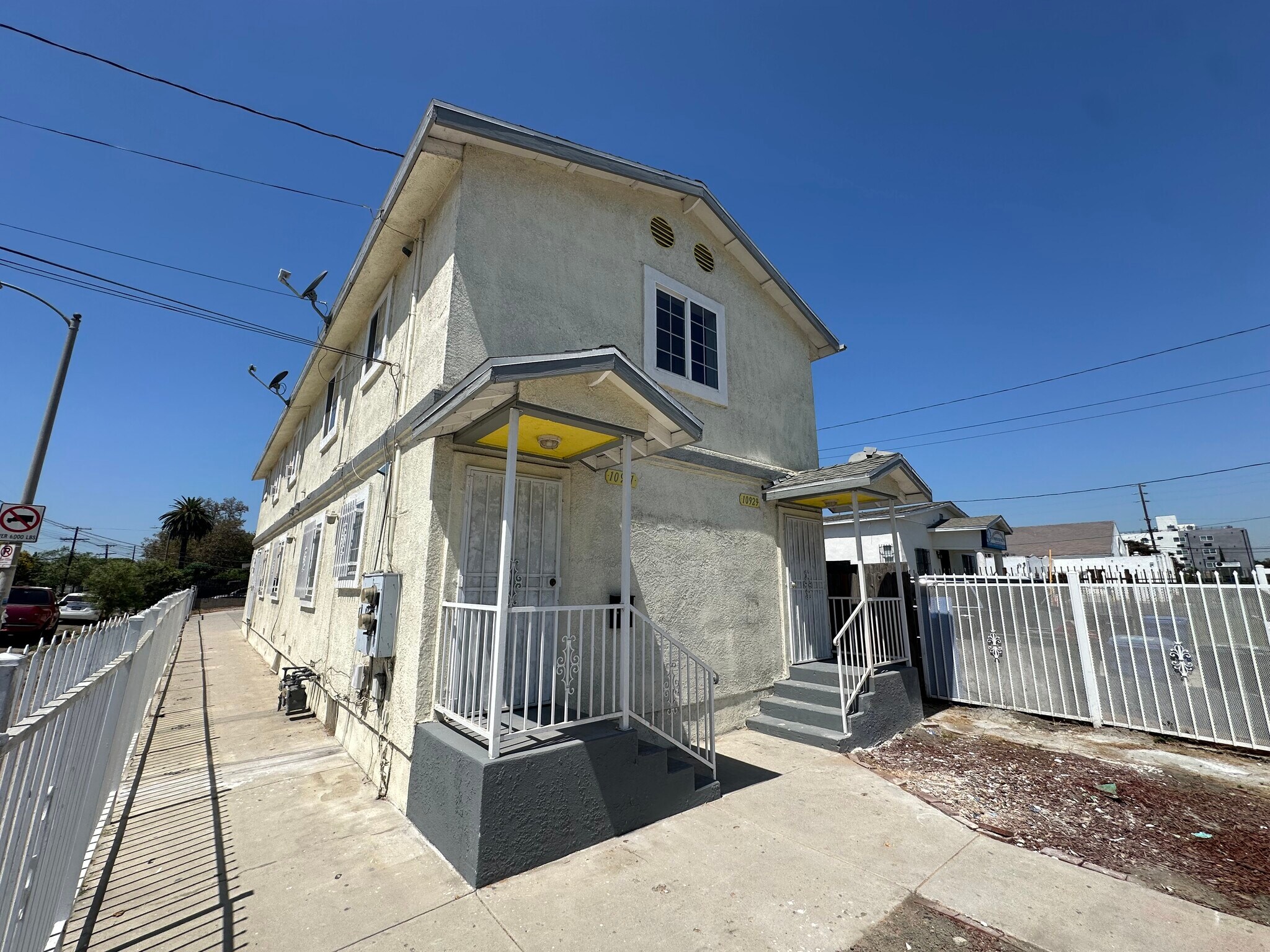 Building Photo - 10929 Compton Ave