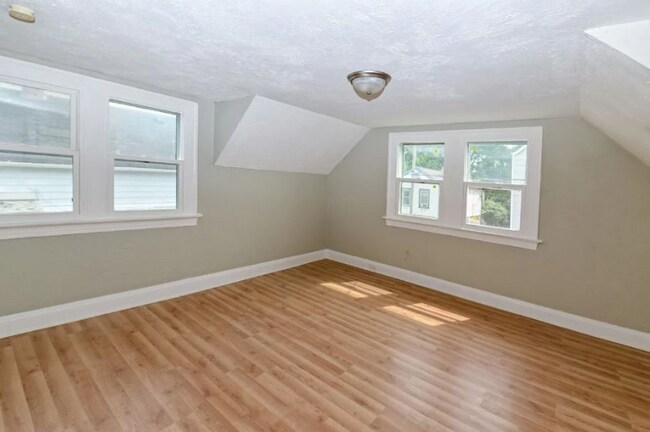 Building Photo - 412 Lombardy St