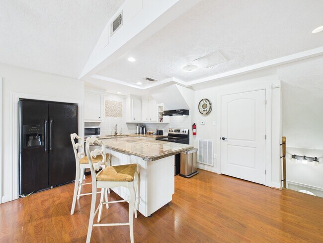 Building Photo - 5110 Academy St