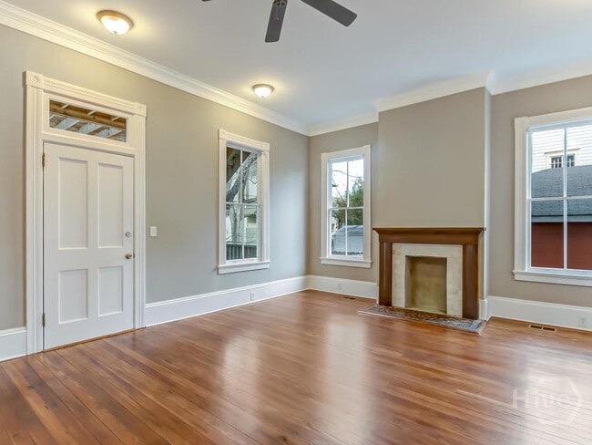 Building Photo - 208 W 35th St