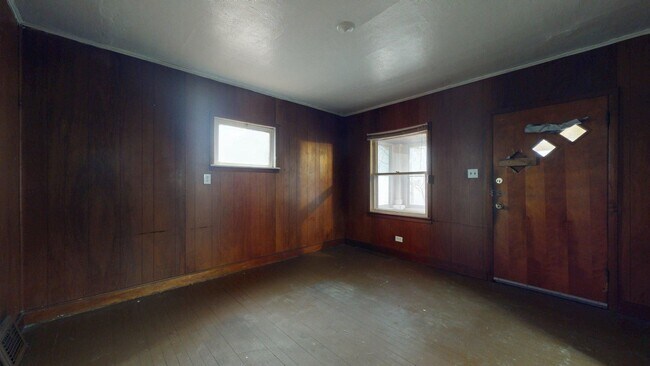 Building Photo - 3865 W 16th St