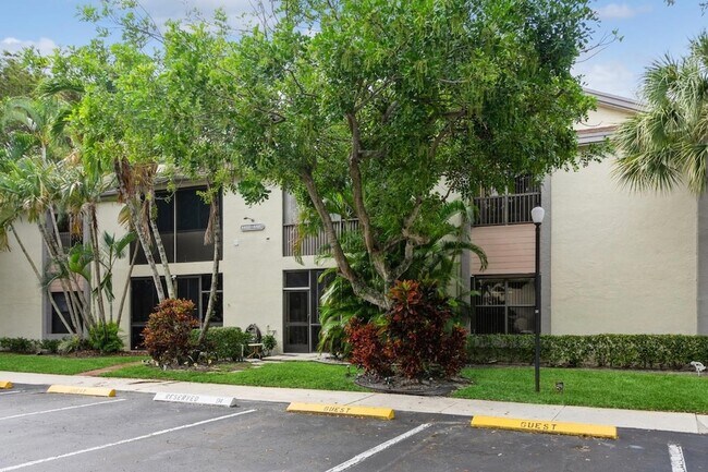 Building Photo - 4485 Carambola Cir S