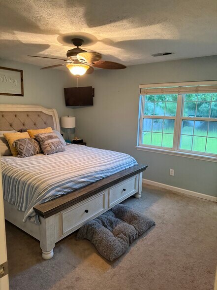 Master Bedroom - 7217 Quail Woods Rd