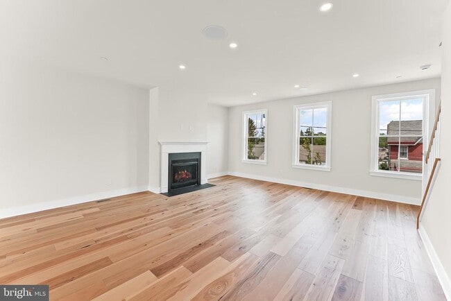 Building Photo - 734 S Matlack St