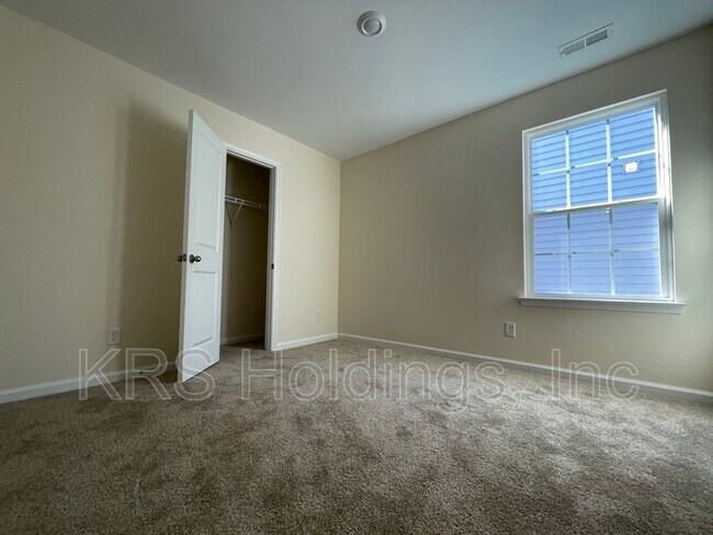 Building Photo - 1611 Independence Blvd