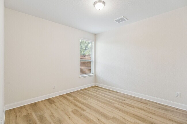 Building Photo - 154 Magnolia Cir