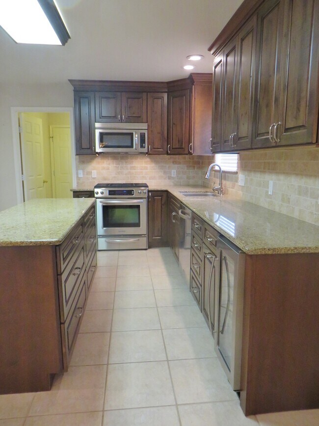 Building Photo - 117 Pecos Ct