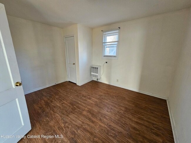 Building Photo - 8 Freehold Mills Dr