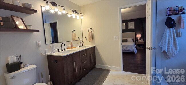 Building Photo - 2120 Maple Tree Ct