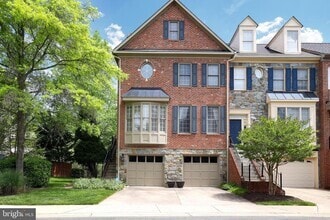 Building Photo - 1200 Treasure Oak Ct