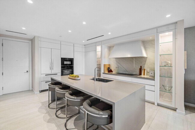 Building Photo - 200 SE Mizner Blvd