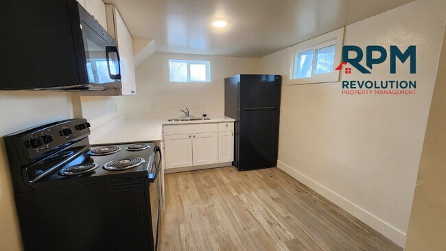 Building Photo - "Charming 1-Bedroom Retreat with Onsite Laundry in Ogden's Heart!"