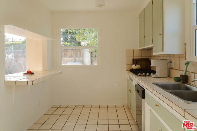 Building Photo - 22736 Cantlay St