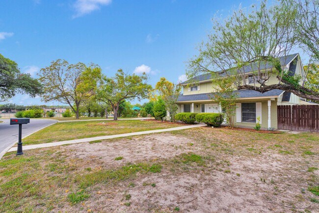 Building Photo - Two Story Rental in Castle Hills