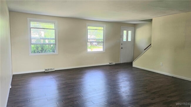Building Photo - 185 Fairgreen Dr