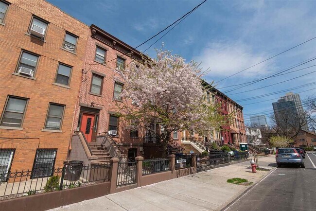 Primary Photo - 212 5th St