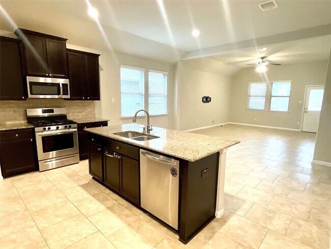 Building Photo - 2722 Kaman Ln