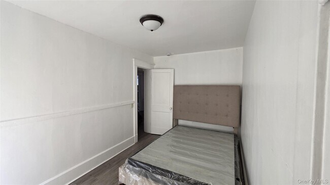 Building Photo - 208 Glenmere Rd