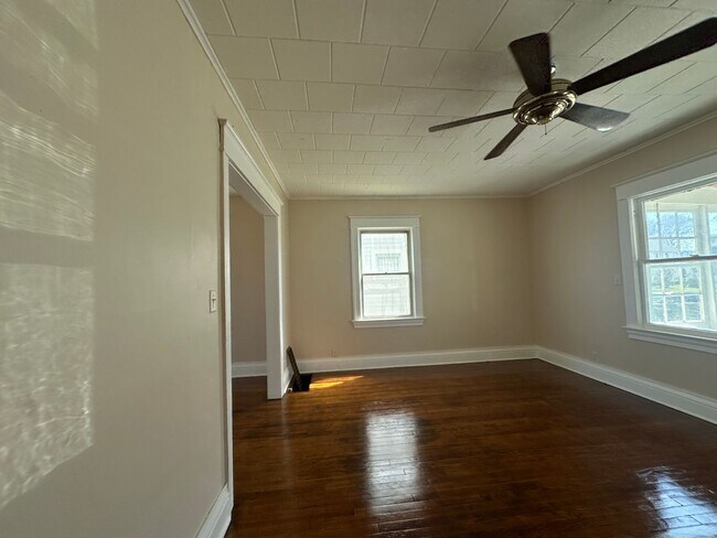 Building Photo - SINGLE FAMIKY FOR RENT IN MAPLEWOOD LOCATION !