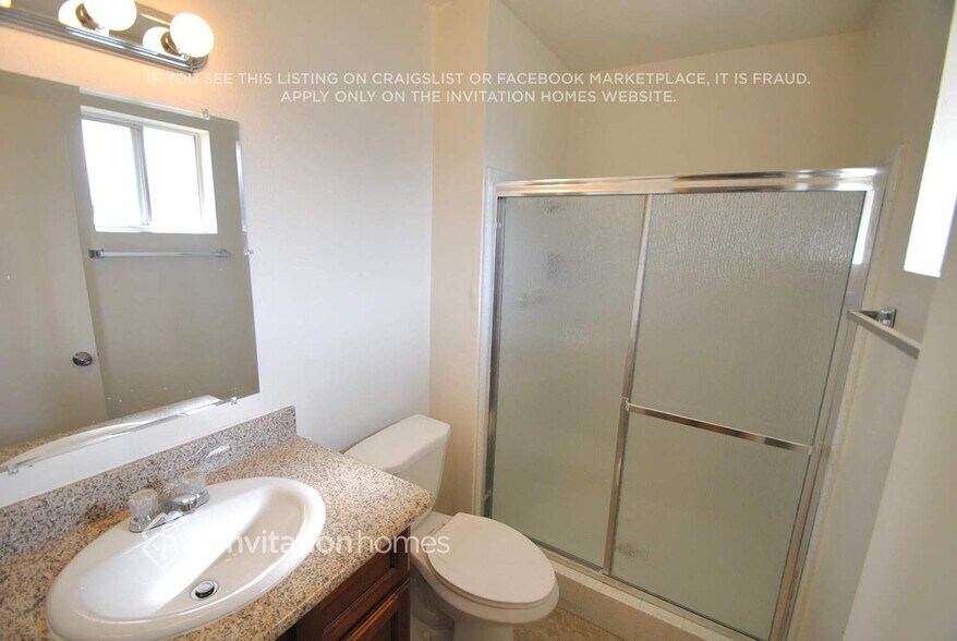 Building Photo - 429 E 10th Dr