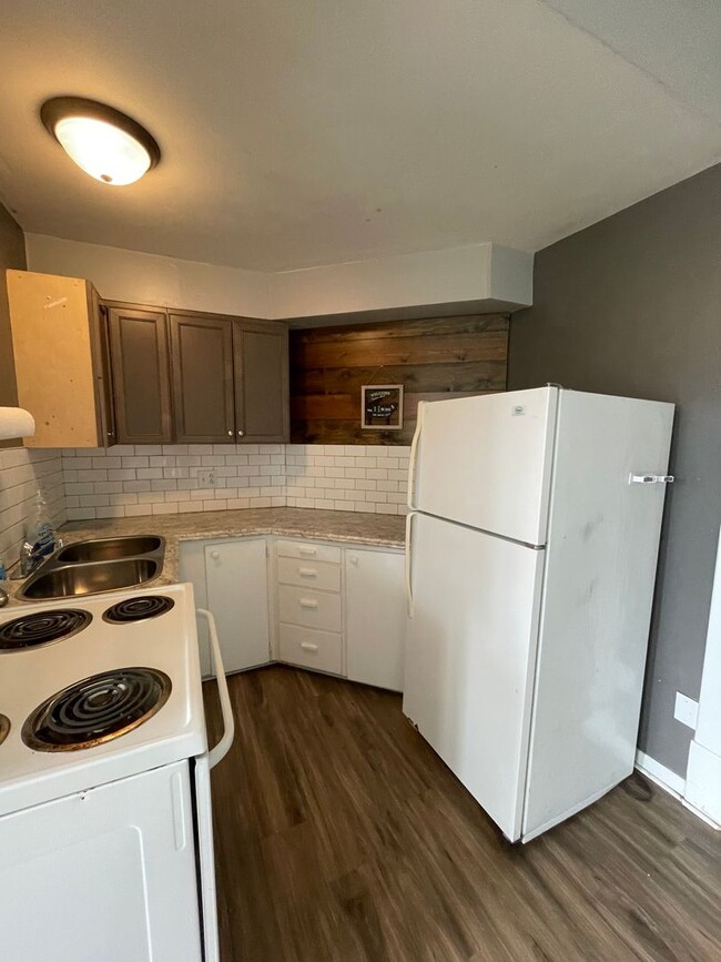 Building Photo - 901 Merchant St