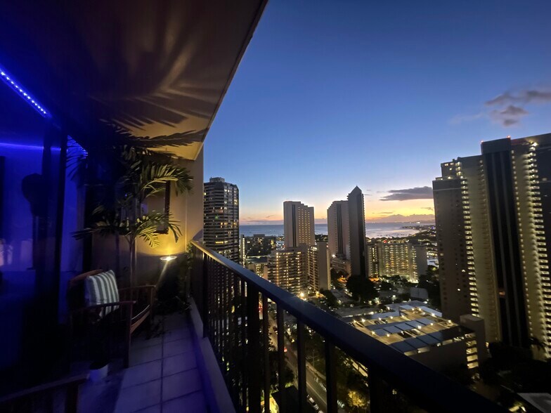 Building Photo - 411 Hobron Ln