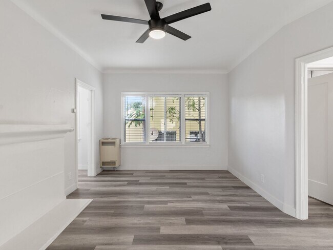 Interior Photo - 608 W 6th Street