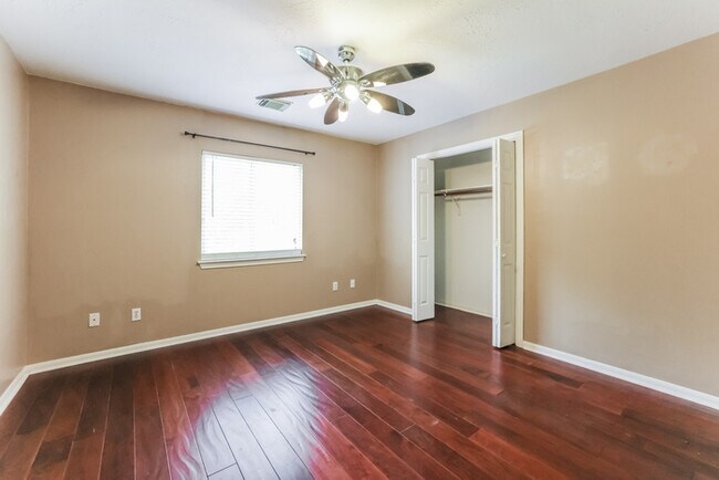 Building Photo - 411 S Cypress Estates Cir