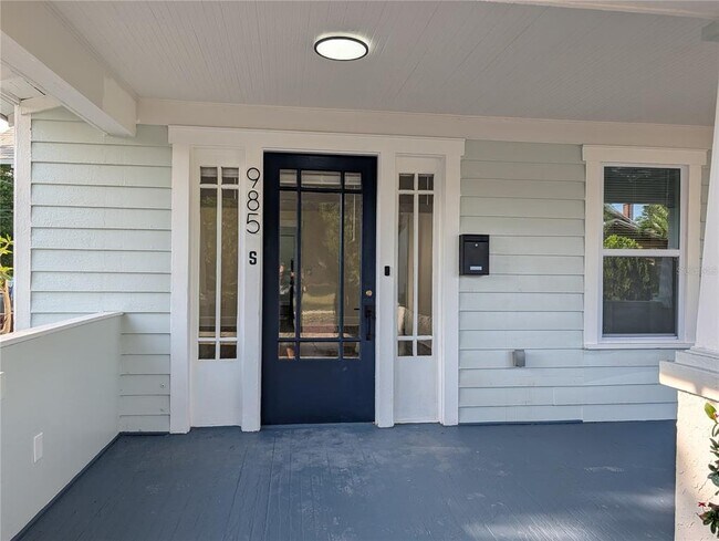 Building Photo - 985 8th Ave S